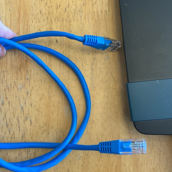 Cisco Linksys EA 2700 Router - Picture 7 of 7